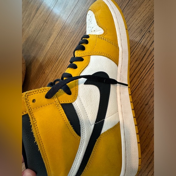Nike Air Jordan 1 Retro High OG Yellow Ochre - Picture 5 of 11